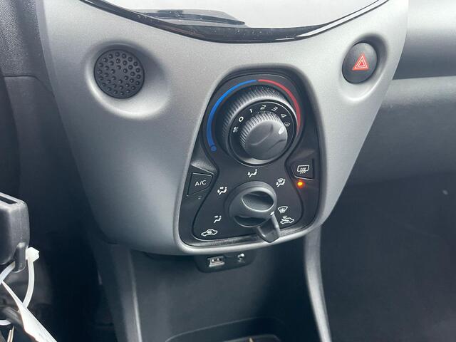 Toyota AYGO 1.0 VVT-i x-play | Carplay | Achteruitrijcamera | Airco | Automaat