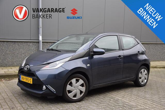 Toyota AYGO 1.0 VVT-i x-play | Cruise control | Volledig onderhouden | Bluetooth |
