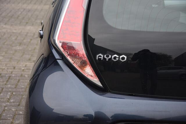 Toyota AYGO 1.0 VVT-i x-play | Cruise control | Volledig onderhouden | Bluetooth |