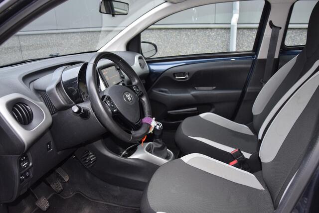 Toyota AYGO 1.0 VVT-i x-play | Cruise control | Volledig onderhouden | Bluetooth |