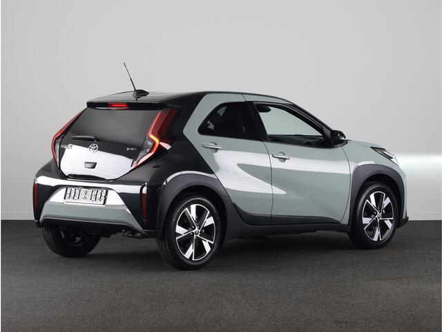 Toyota AYGO X Hybrid 115 pulse + Easy Pack | Keyless Entry | Parkeersensoren Voor en Achter | Draadloze Telefoonlader |