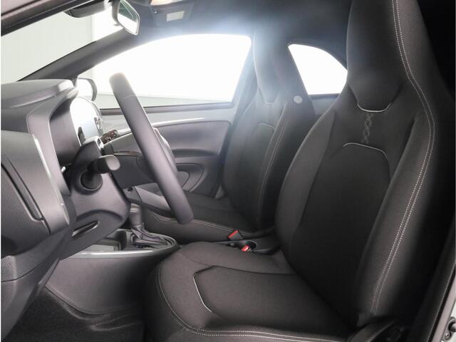 Toyota AYGO X Hybrid 115 pulse ¤ 500,- inruilpremie! Snel leverbaar !