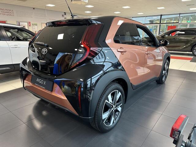 Toyota AYGO X Hybrid 115 pulse ¤ 500,- inruilpremie! Snel leverbaar ! incl Easy pack !