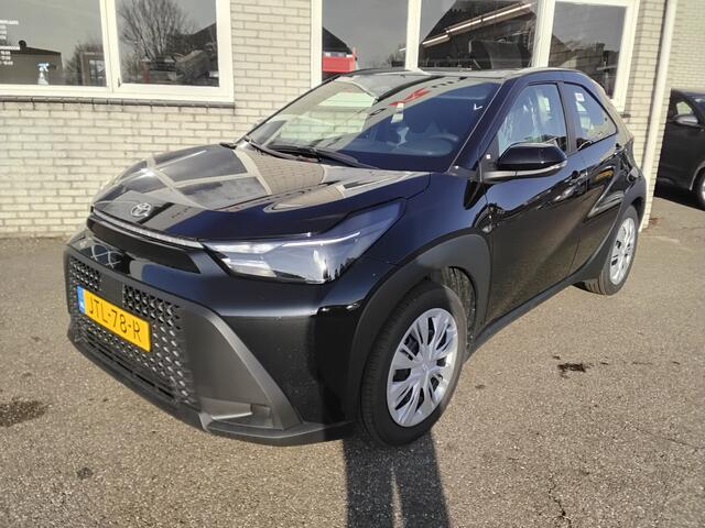 Toyota AYGO X Hybrid 115 play Direct leverbaar