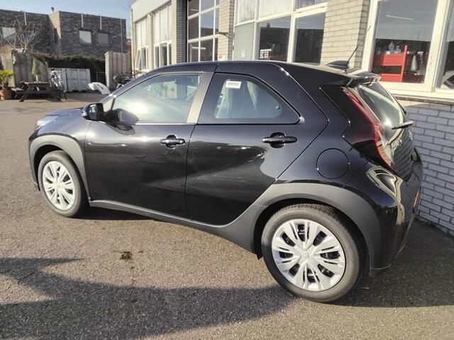 Toyota AYGO X Hybrid 115 play Direct leverbaar