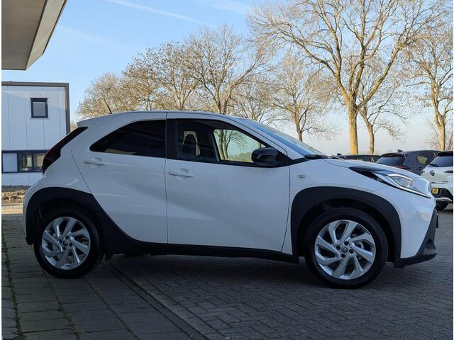 Toyota AYGO X 1.0 VVT-i MT First | Stoelverwarming | Climate Control | Camera | Led | ACC | Licht- regensensor