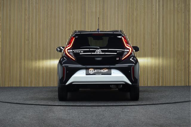 Toyota AYGO X Hybrid 115 GR Sport | Bi-tone | Nieuw uit voorraad leverbaar! | JBL Audio | Adaptive-cruise | Parkeerhulp | Camera | Clima | Leder-Alcantara | Apple Carplay & Android Auto | Navigatie | Keyless | Stoelverwarming