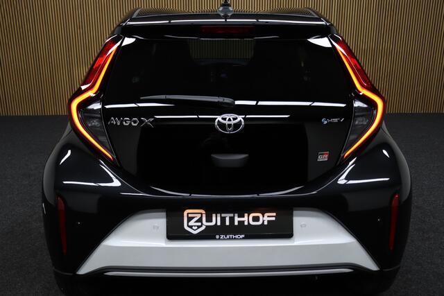 Toyota AYGO X Hybrid 115 GR Sport | Bi-tone | Nieuw uit voorraad leverbaar! | JBL Audio | Adaptive-cruise | Parkeerhulp | Camera | Clima | Leder-Alcantara | Apple Carplay & Android Auto | Navigatie | Keyless | Stoelverwarming