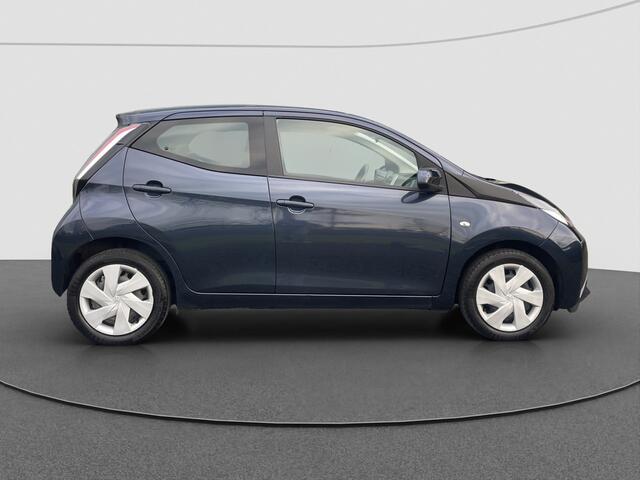 Toyota AYGO 1.0 VVT-i x-play Camera | Lane Assist