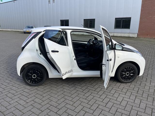 Toyota AYGO 1.0 VVT-i x-now