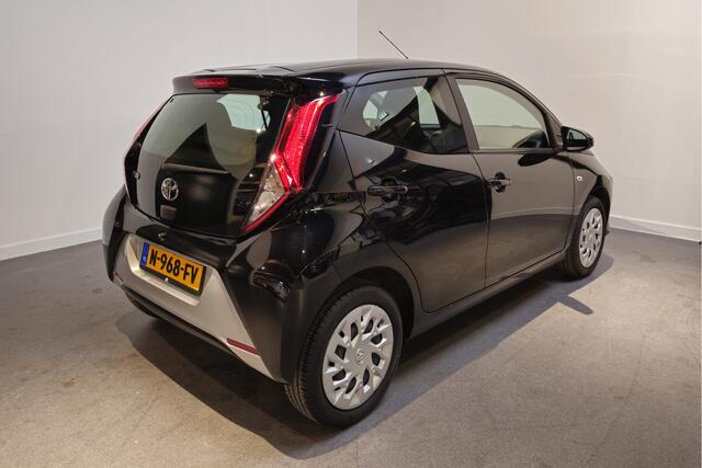 Toyota AYGO 1.0 VVT-i x-play - Apple Carplay/Android Auto - Achteruitrijcamera - Cruise