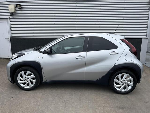 Toyota AYGO X 1.0 VVT-i MT first Nieuw geleverd en dealeronderhouden, 1 eign. Apple Carplay en/of Android auto navigatie, LMV, Privacy glass, Climate control