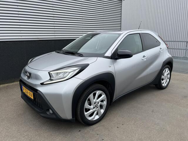 Toyota AYGO X 1.0 VVT-i MT first Nieuw geleverd en dealeronderhouden, 1 eign. Apple Carplay en/of Android auto navigatie, LMV, Privacy glass, Climate control