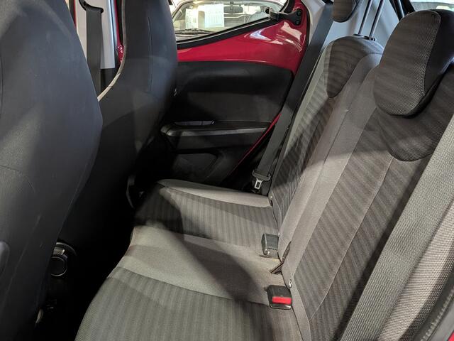 Toyota AYGO 1.0 VVT-i x-play Automaat Airco, Stuurbekrachtiging