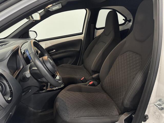 Toyota AYGO X 1.0 VVT-i Automaat Pulse Navigatie Apple Carplay/Android Auto Camera 17" Lichtmetalen Velgen Climate Control Adaptive Cruise Control Two Tone