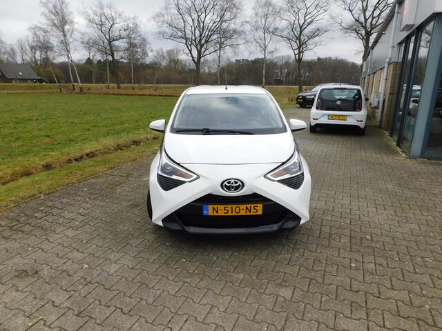 Toyota AYGO 1.0 VVT-i x-play, Camera, Carplay
