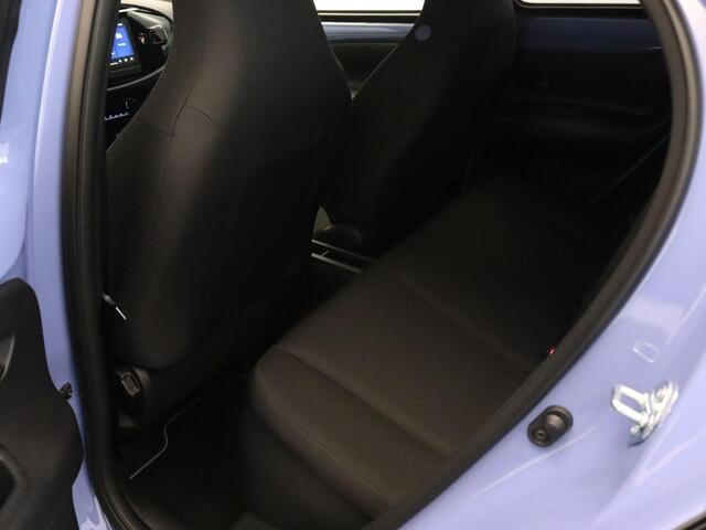 Toyota AYGO X Hybrid 115 Pulse - NIEUW MODEL! - ORIGINEEL NEDERLANDSE AUTO - CLIMATE CONTROL - ACHTERUITRIJCAMERA - APPLE CARPLAY/ANDROID AUTO - ADAPTIEVE CRUISE CONTROL - KEYLESS START - LICHTMETALEN VELGEN 17" INCH - PARKEERSENSOREN VOOR EN ACHTER