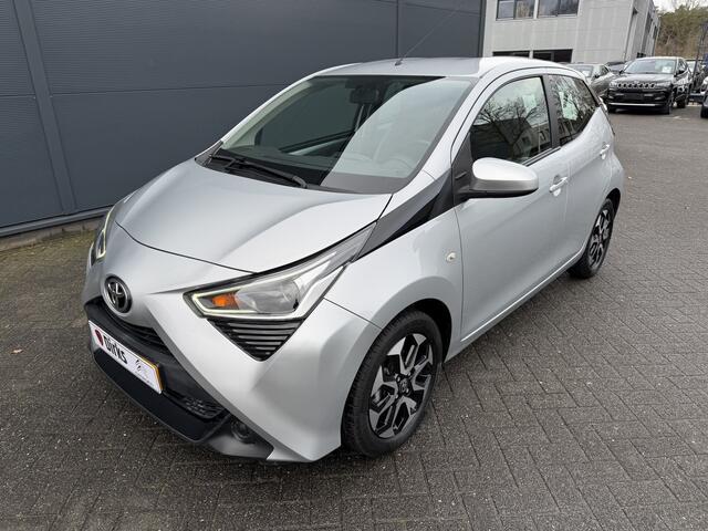 Toyota AYGO 1.0 VVT-i x-play (Camera- Navigatie via APP - Airco - Lichtmetalen velgen - Apple Carplay)