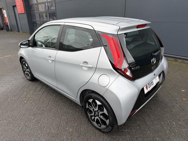 Toyota AYGO 1.0 VVT-i x-play (Camera- Navigatie via APP - Airco - Lichtmetalen velgen - Apple Carplay)