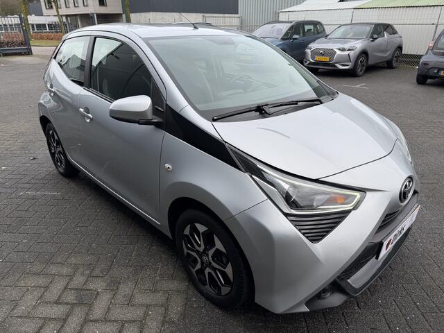 Toyota AYGO 1.0 VVT-i x-play (Camera- Navigatie via APP - Airco - Lichtmetalen velgen - Apple Carplay)