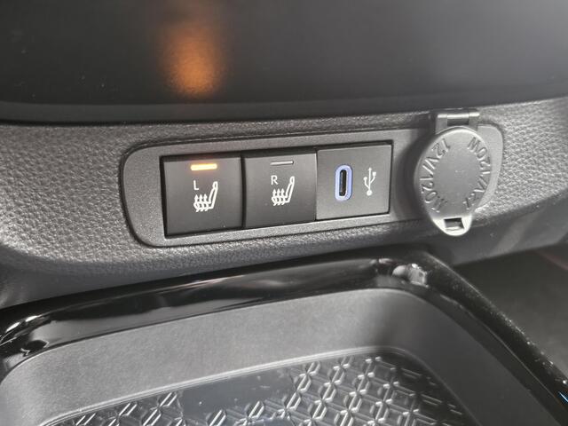 Toyota AYGO X 1.0 Premium Automaat / JBL Audio / Adaptief Cruise Control / Stoelverwarming / Apple Carplay & Android Auto / Achteruitrijcamera / 18" Lichtmetalen Velgen / Navigatie / Airco /