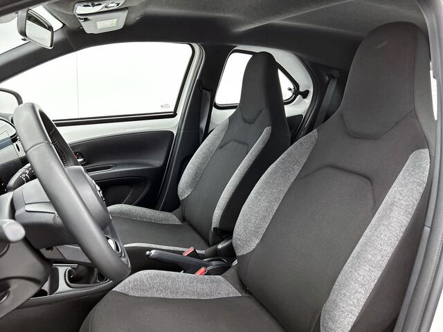 Toyota AYGO X 1.0 VVT-i MT Play | Apple CarPlay | Android Auto |