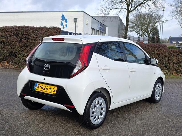 Toyota AYGO 1.0 VVT-i x-play, Camera, Carplay! 31-12-2020! Zondag OPEN!