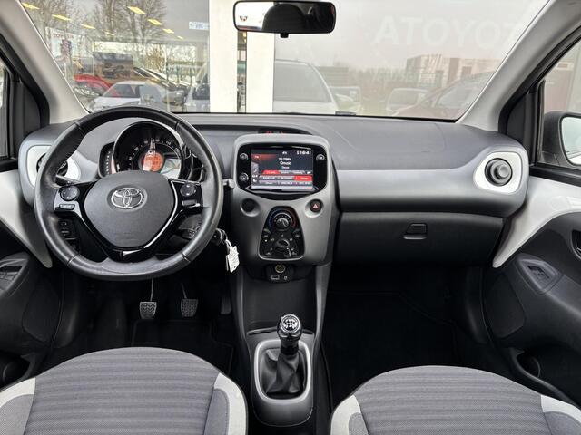 Toyota AYGO 1.0 VVT-i x-play | Cabrio dak | Achteruitrijcamera | Airco | Elektrische ramen | centrale deur vergrendeling | 1e eigenaar