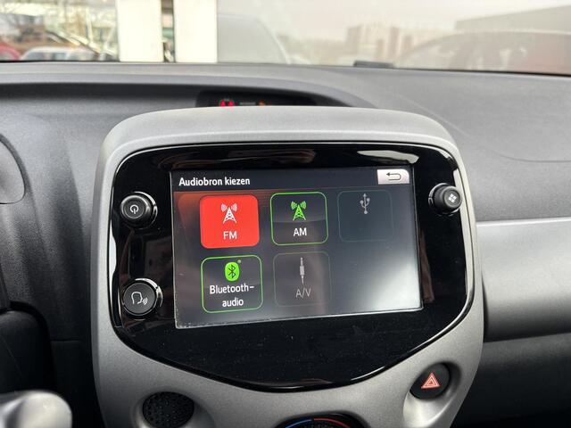 Toyota AYGO 1.0 VVT-i x-play | Cabrio dak | Achteruitrijcamera | Airco | Elektrische ramen | centrale deur vergrendeling | 1e eigenaar