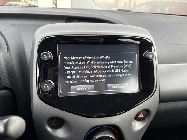 Toyota AYGO 1.0 VVT-i x-play | Cabrio dak | Achteruitrijcamera | Airco | Elektrische ramen | centrale deur vergrendeling | 1e eigenaar