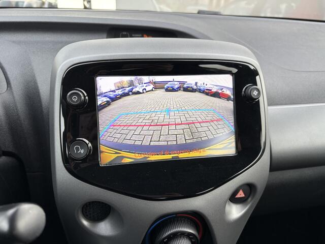 Toyota AYGO 1.0 VVT-i x-play | Cabrio dak | Achteruitrijcamera | Airco | Elektrische ramen | centrale deur vergrendeling | 1e eigenaar