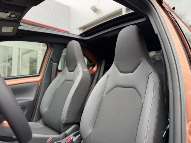 Toyota AYGO X Hybrid 115 Envy Lounge Pack, Cabriodak, JBL
