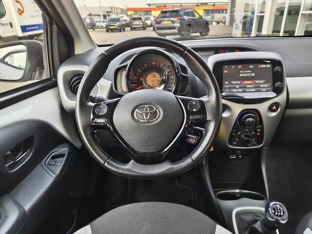 Toyota AYGO 1.0 VVT-i x-play | Airco | Toerenteller | Achteruitrijcamera