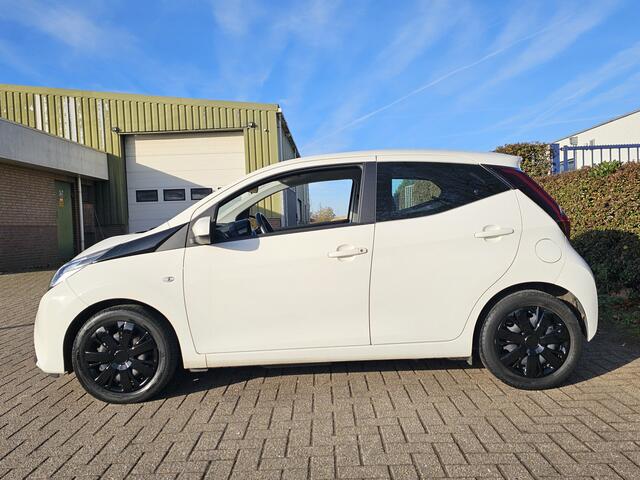 Toyota AYGO 1.0 VVT-i x-play, Camera! Carplay! Nwe APK! Zondag OPEN!