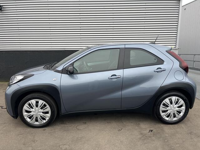Toyota AYGO X 1.0 VVT-i MT Play Navigatie Apple CarPlay/Android Auto, achteruitrij camera, adaptieve cruise control, NL-auto!