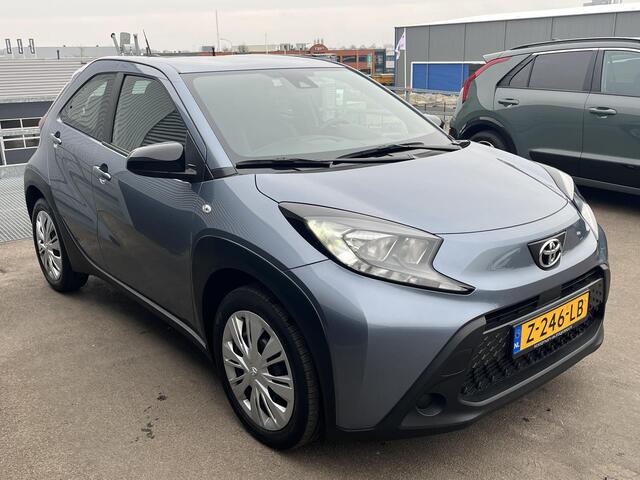 Toyota AYGO X 1.0 VVT-i MT Play Navigatie Apple CarPlay/Android Auto, achteruitrij camera, adaptieve cruise control, NL-auto!