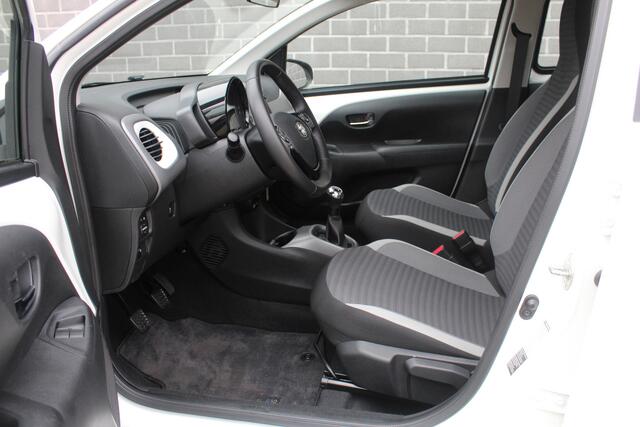 Toyota AYGO 1.0 VVT-i x-joy / Carplay / Camera / 15"LMV