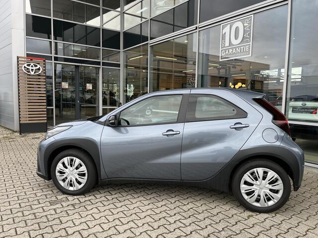 Toyota AYGO X Hybrid 115 play