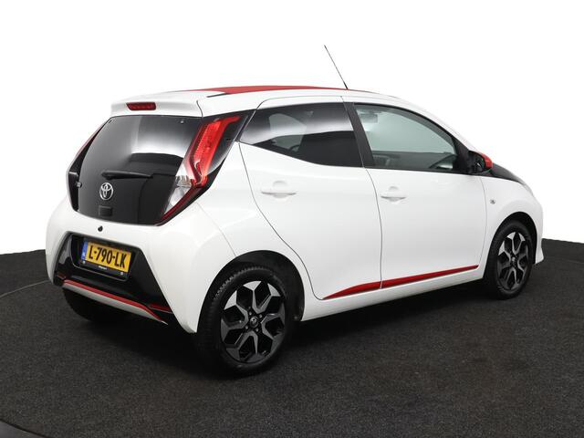 Toyota AYGO 1.0 VVT-i x-joy cabrio | Climate Control | Camera | Groot Scherm | Lichtmetalen Velgen | Red Pack |