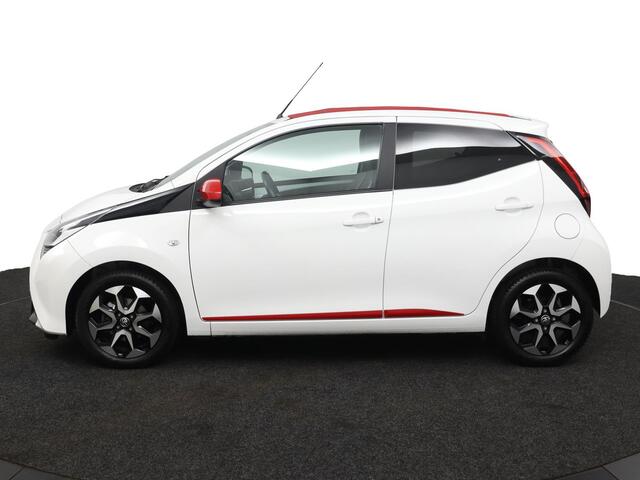 Toyota AYGO 1.0 VVT-i x-joy cabrio | Climate Control | Camera | Groot Scherm | Lichtmetalen Velgen | Red Pack |