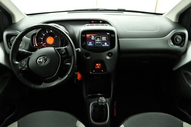 Toyota AYGO 1.0 VVT-i x-joy cabrio | Climate Control | Camera | Groot Scherm | Lichtmetalen Velgen | Red Pack |