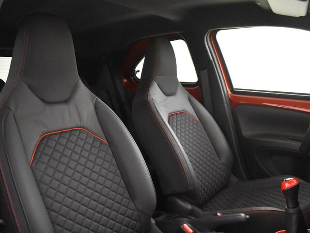 Toyota AYGO X 1.0 VVT-i MT Premium | stoelverwarming | PDC | Half leder |