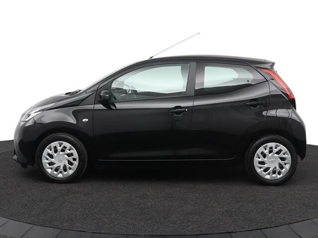 Toyota AYGO 1.0 VVT-i x-play limited | Airco | Parkeercamera | Apple car play - Android auto |