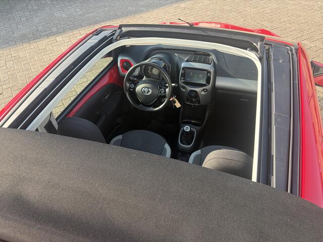 Toyota AYGO 1.0 VVT-i X-Play Cabrio NL Auto Dealer Onderhouden Carplay Android Auto