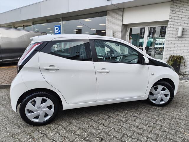 Toyota AYGO 1.0 VVT-i x-play | Navi | Achteruitrijcamera | Airco | Radio