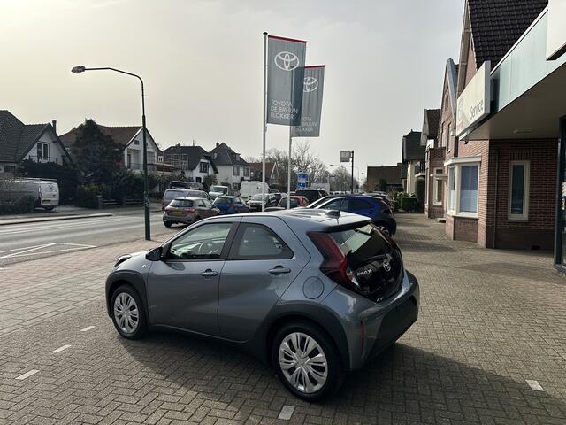 Toyota AYGO X 1.0 VVT-i Play Automaat 1e eigenaar / dealeronderhouden / Apple Carplay / Android Auto / parkeercamera / adaptive cruise control / Toyota 10 jaar garantie programma / Toyota Pechhulppas / rijklaarprijs