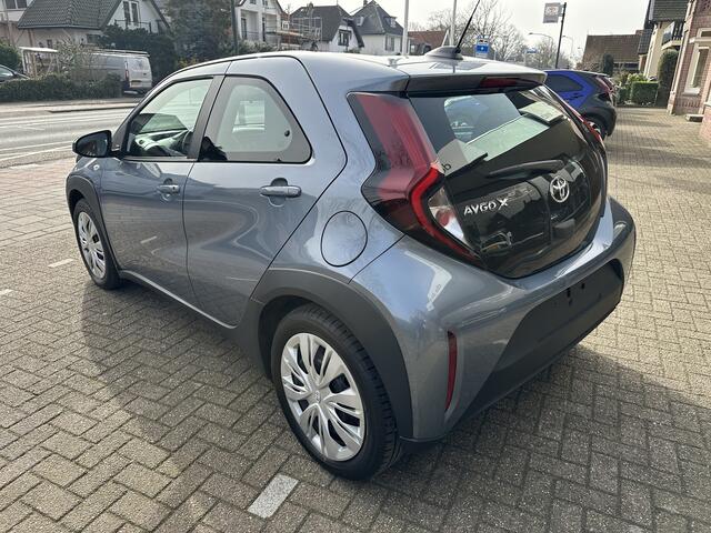 Toyota AYGO X 1.0 VVT-i Play Automaat 1e eigenaar / dealeronderhouden / Apple Carplay / Android Auto / parkeercamera / adaptive cruise control / Toyota 10 jaar garantie programma / Toyota Pechhulppas / rijklaarprijs