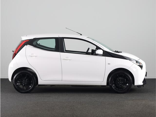 Toyota AYGO 1.0 VVT-i x-play | Navigatie | Airco | Parkeercamera | Apple Carplay / Android Auto |