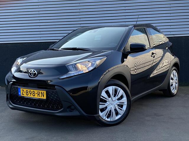 Toyota AYGO X 1.0 VVT-i MT Play Nette Nederlandse auto, achteruitrij camera, navigatie Apple CarPlay/Android Auto, neerklapbare achterbank, adaptieve cruise control!