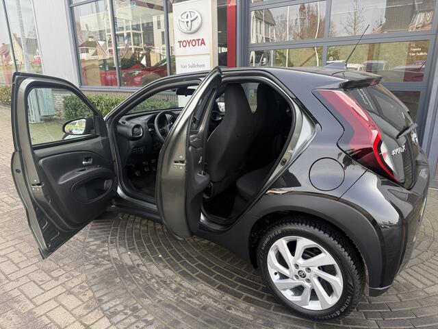 Toyota AYGO X 1.0 VVT-i MT first